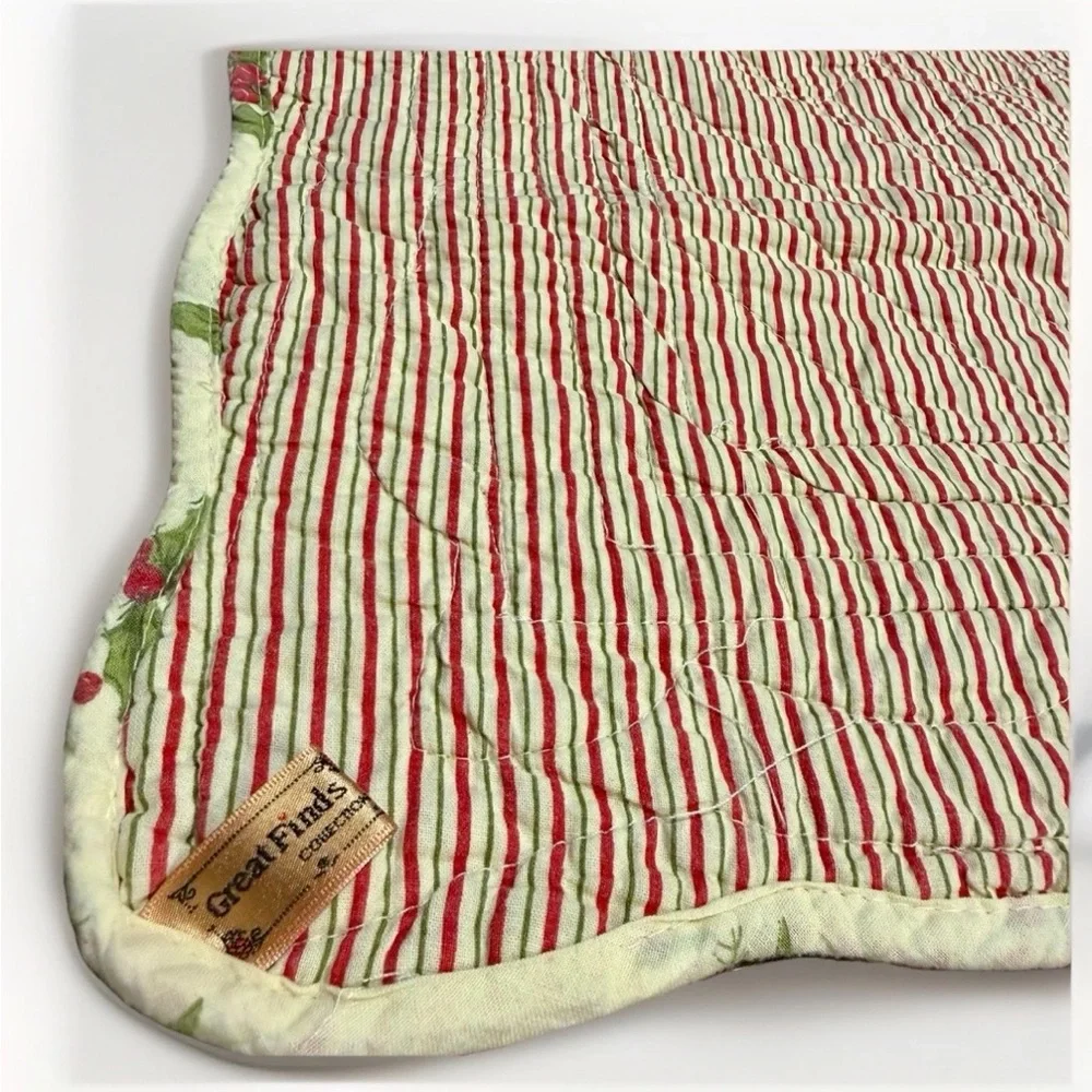 Great Finds Collect‎ Quilted Table Topper Christmas Holly, Red & Stripe Set Of 3